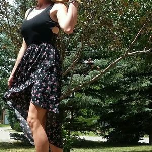 Dress worn once to a wedding. Great conditi